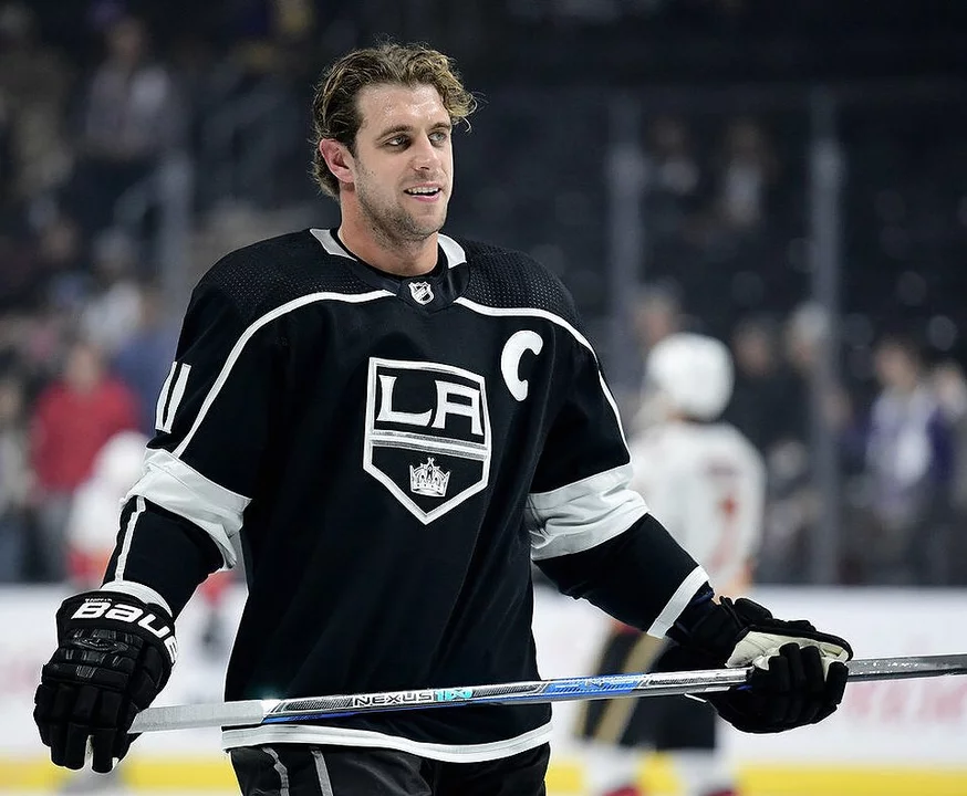 Was ist der Zweck des Buchstabens auf dem Trikot eines NHL-Spielers?